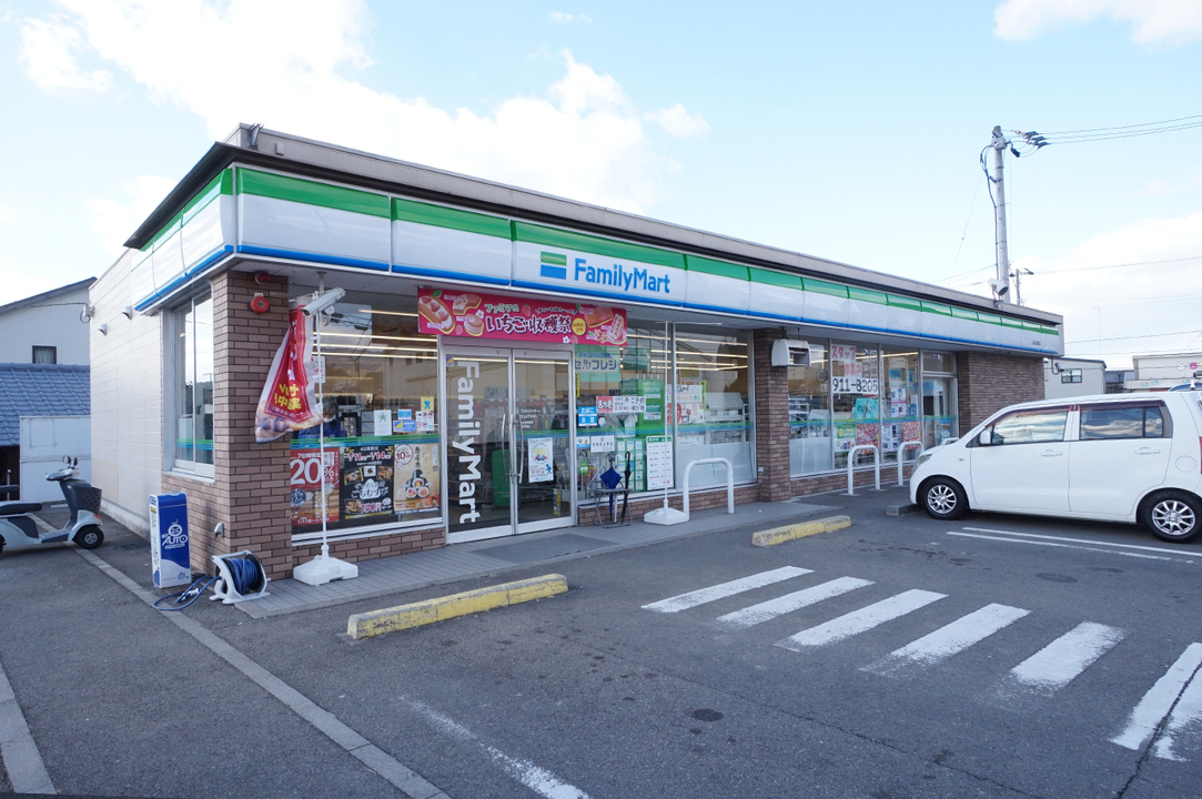 ファミリーマート松山内宮店