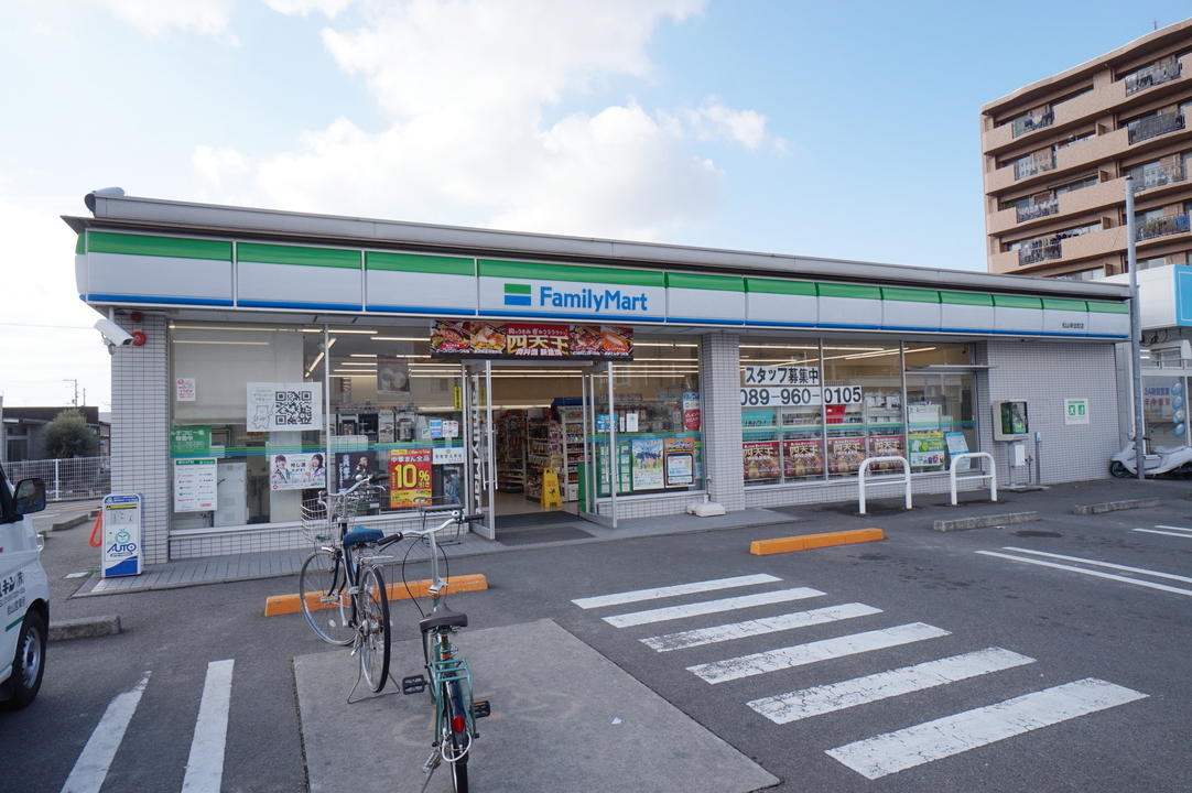 ファミリーマート松山来住町店