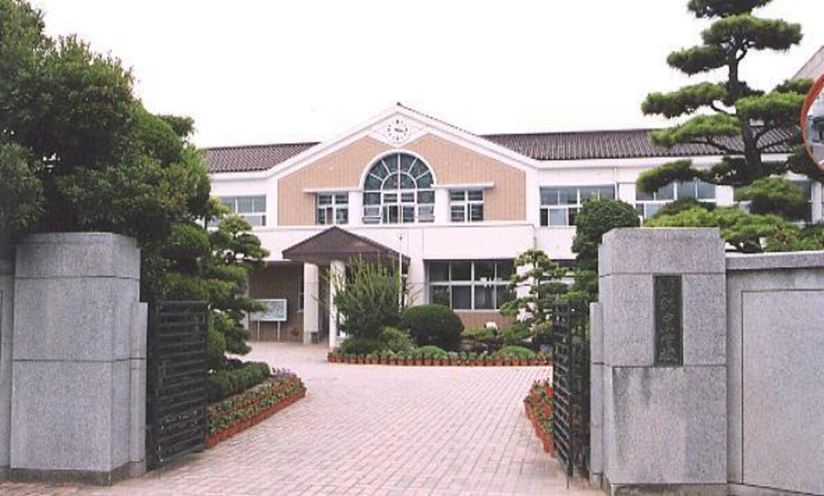 郡中小学校