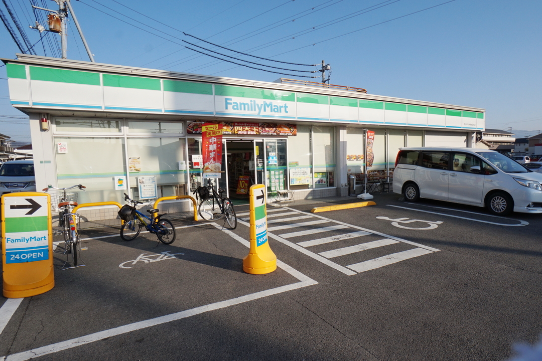 ファミリーマート松山はなみずき通り店