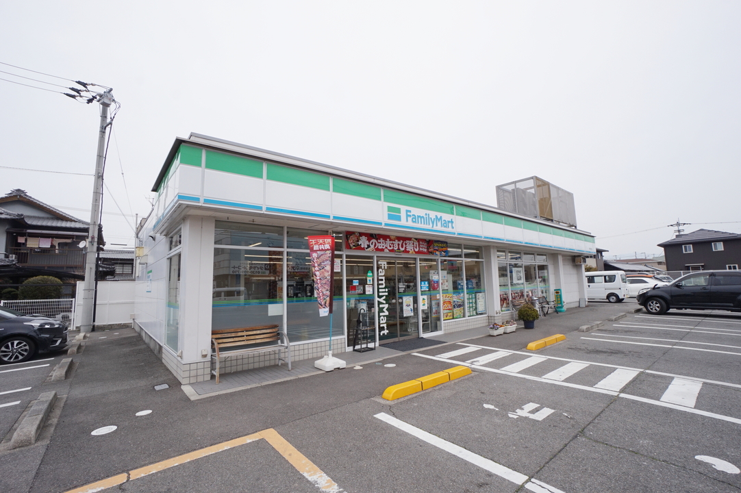 ファミリーマート 南斎院町店