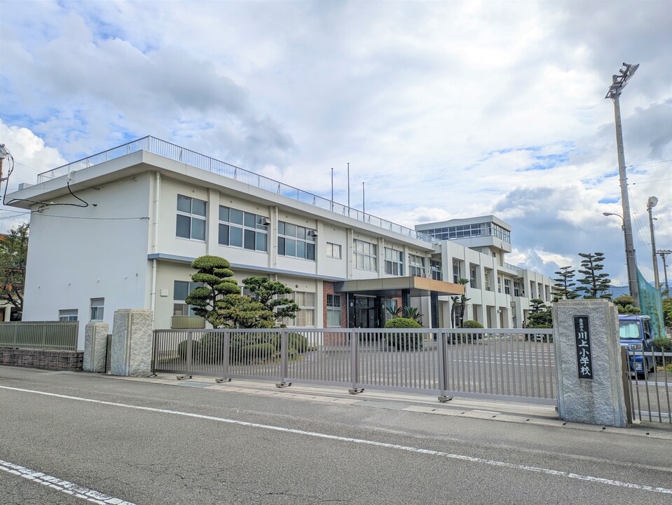 川上小学校