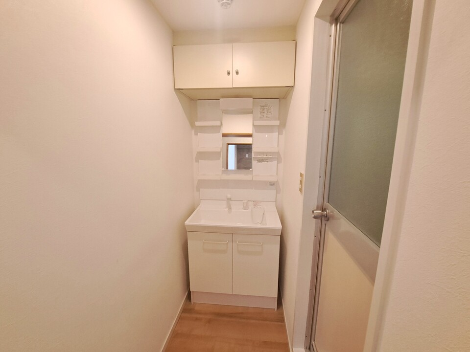 シャワー付洗面化粧台