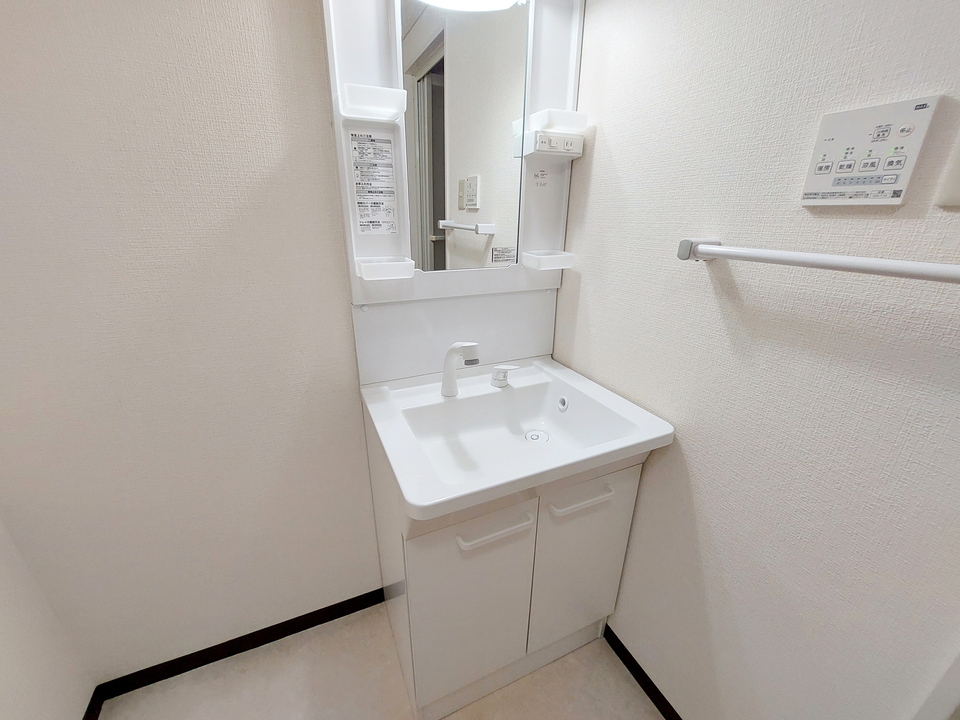 シャワー付洗面化粧台