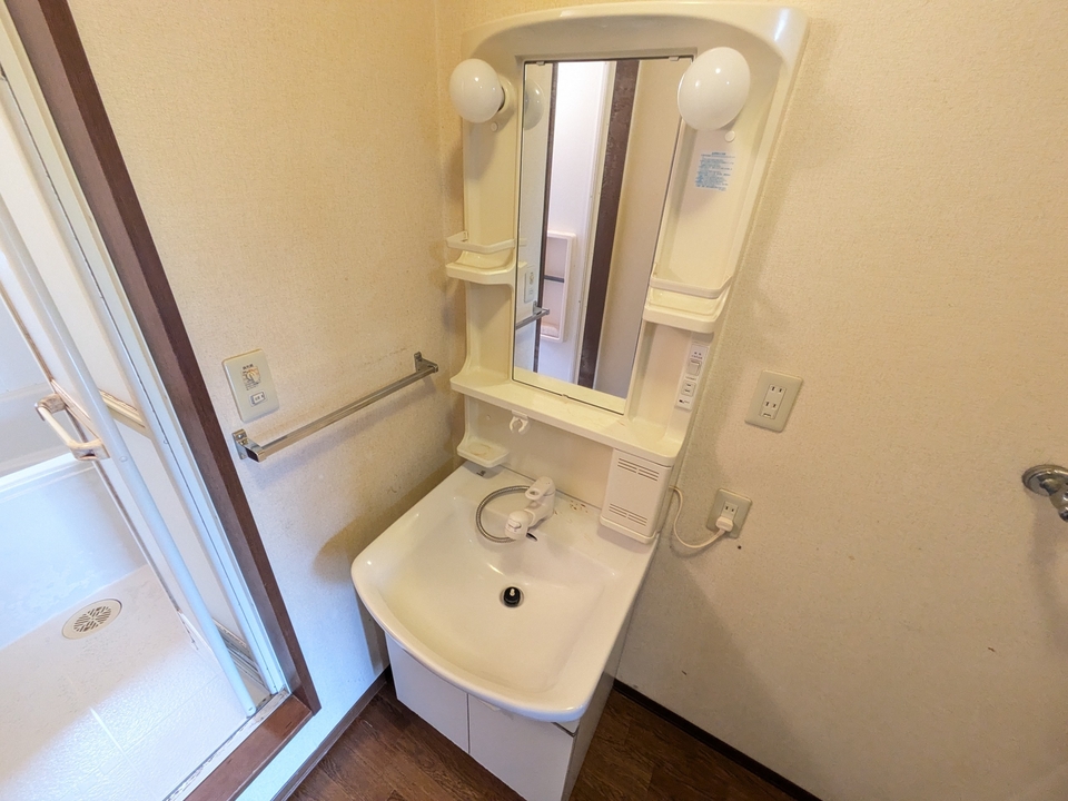 シャワー付洗面化粧台