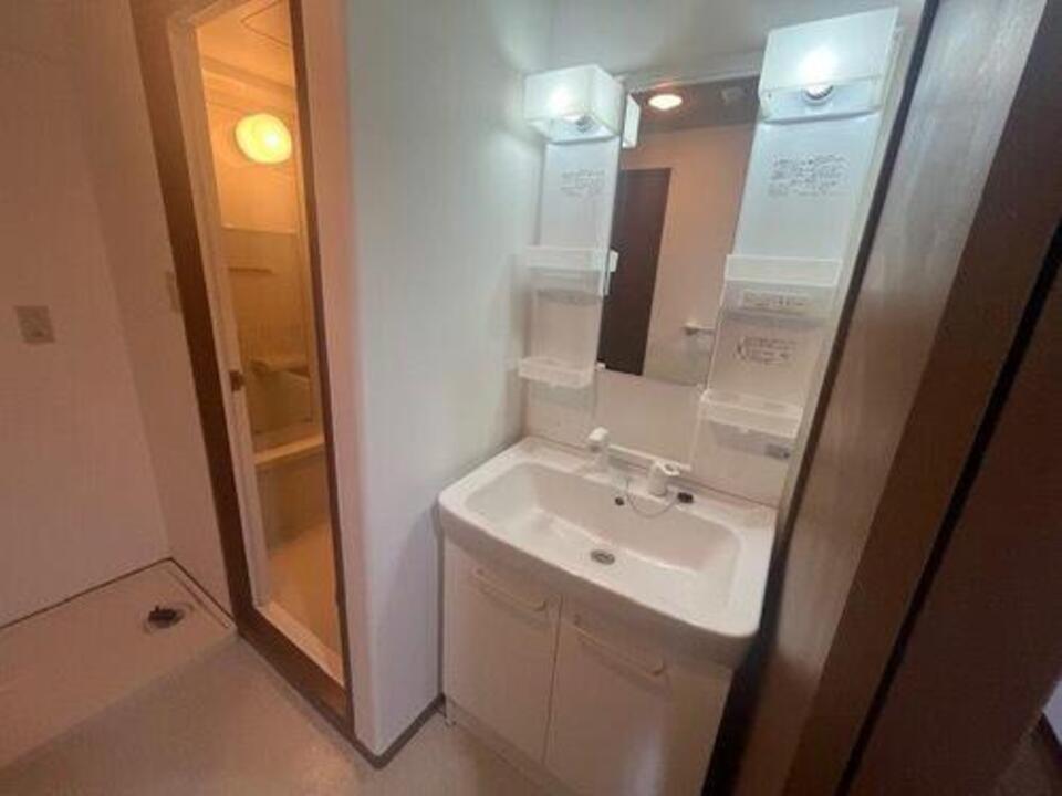 シャワー付洗面化粧台