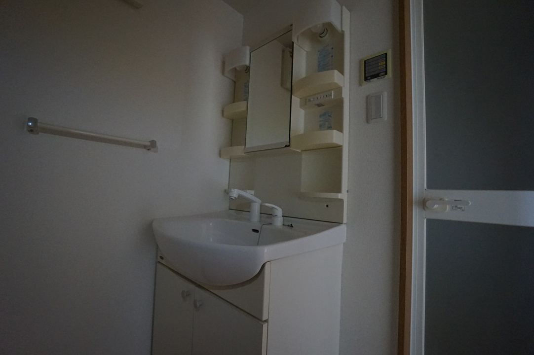 シャワー付洗面化粧台