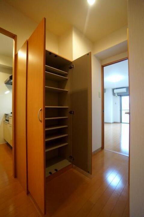 シューズボックス