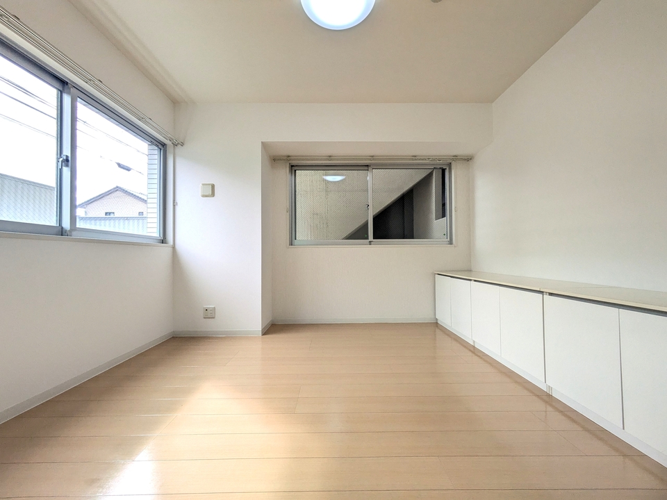 洋室（南西側）