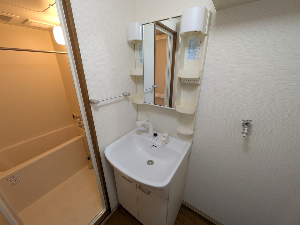 シャワー付洗面化粧台