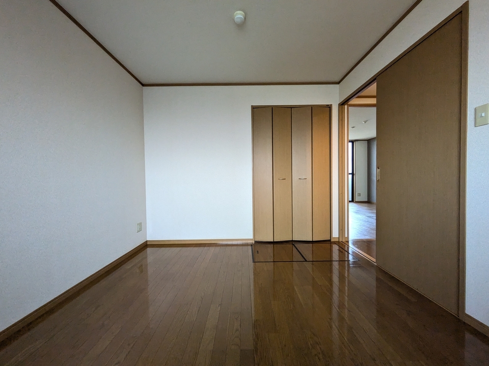 洋室（北東側）