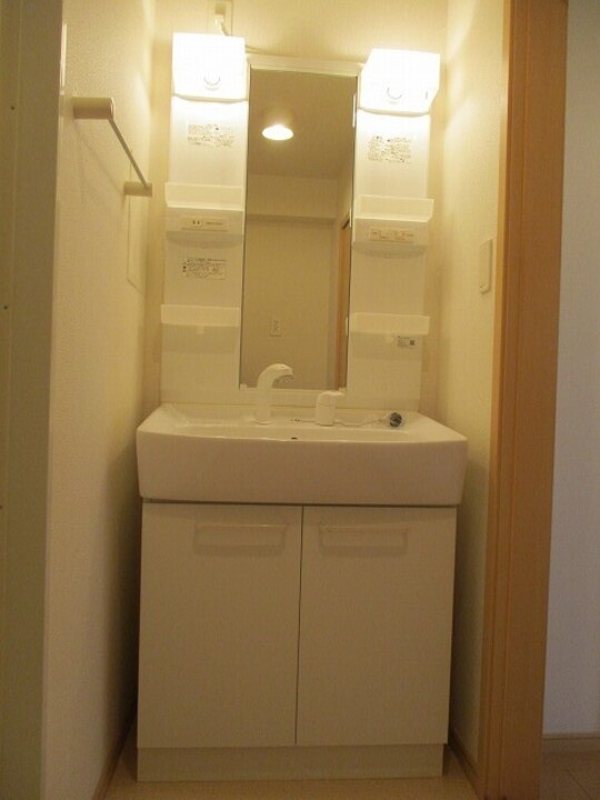 シャワー付洗面化粧台