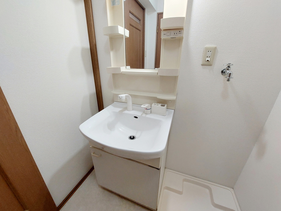 シャワー付洗面化粧台