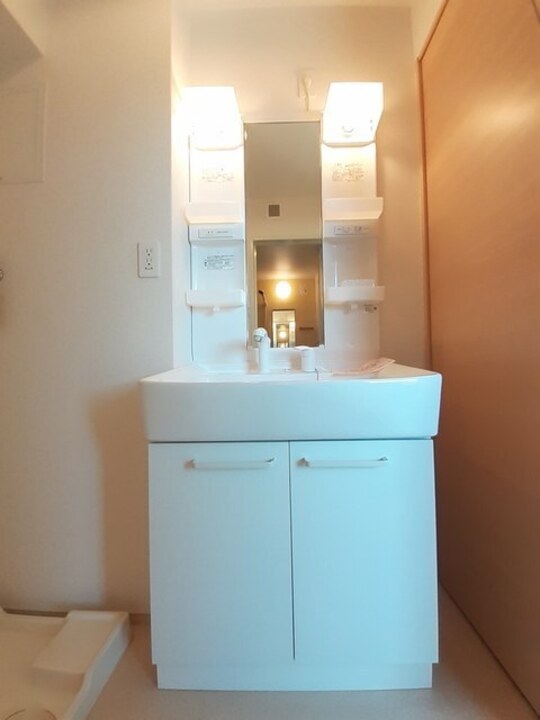 シャワー付洗面化粧台