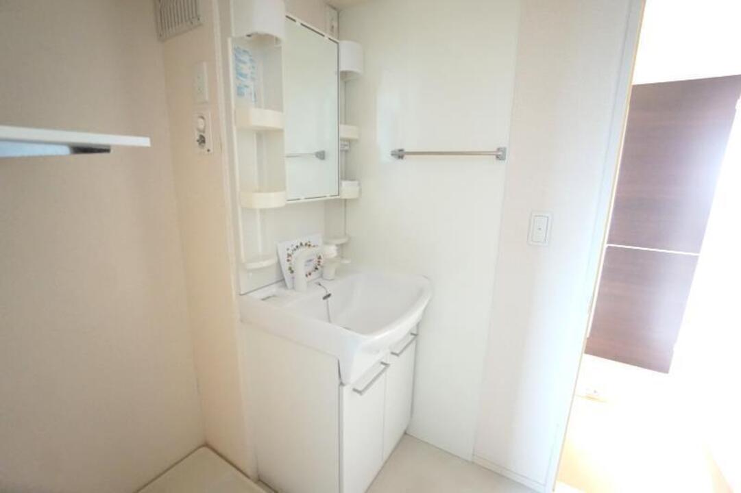 シャワー付洗面化粧台