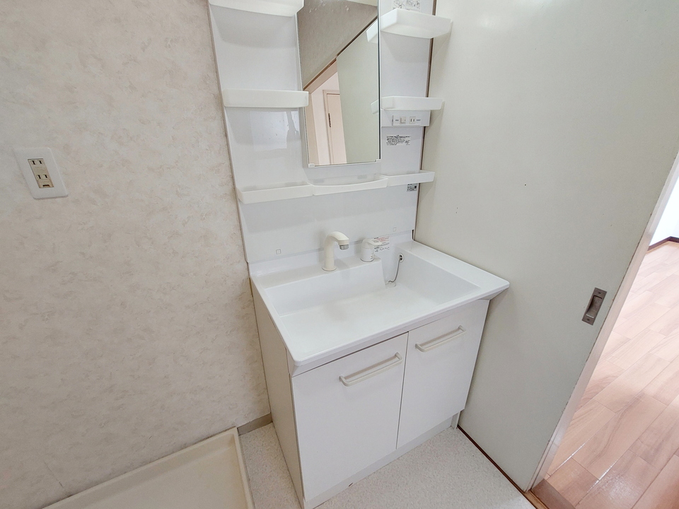 シャワー付洗面化粧台