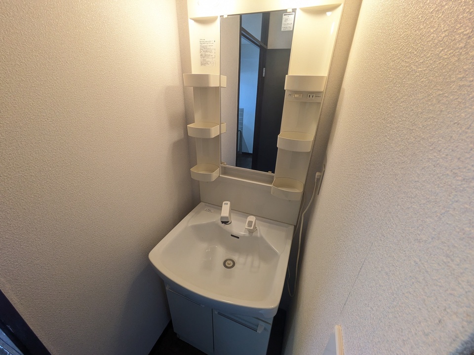 シャワー付洗面化粧台