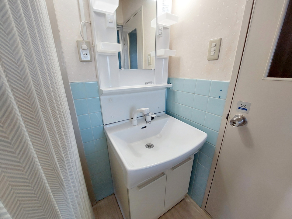 シャワー付洗面化粧台