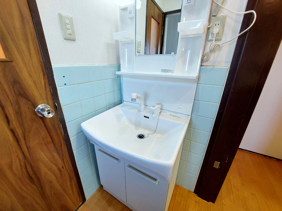 シャワー付洗面化粧台