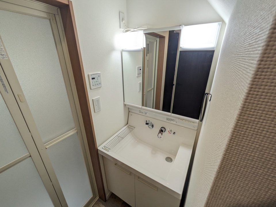 シャワー付洗面化粧台