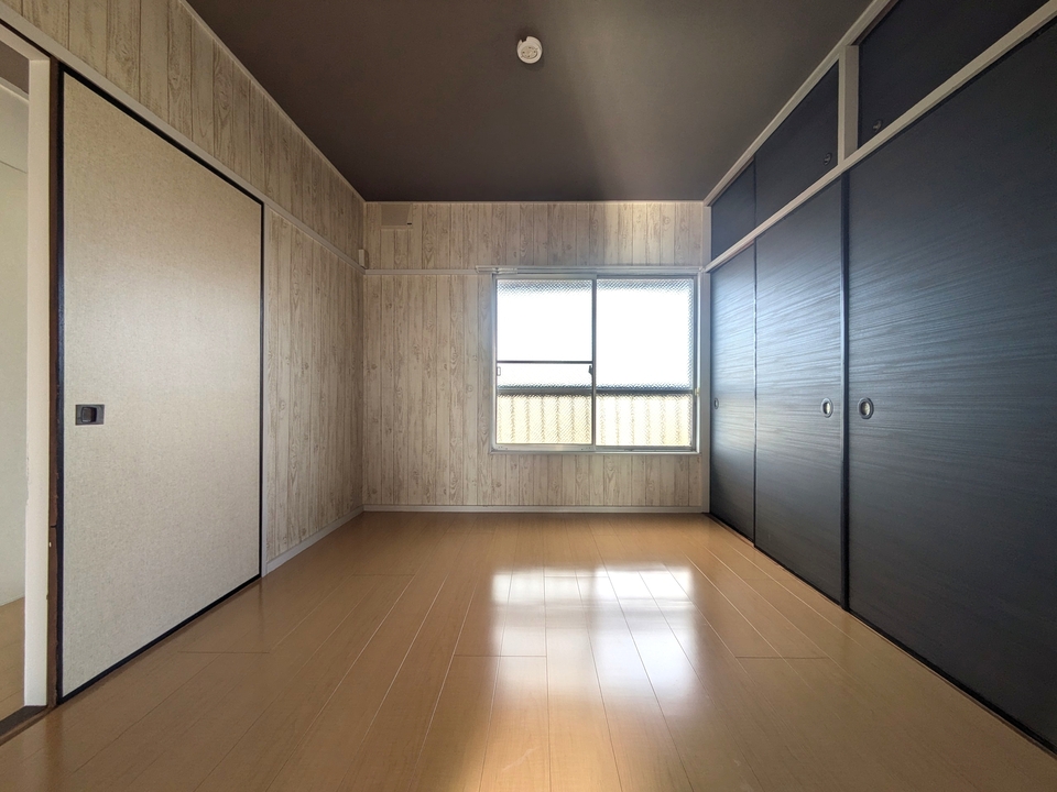 洋室（北東側）