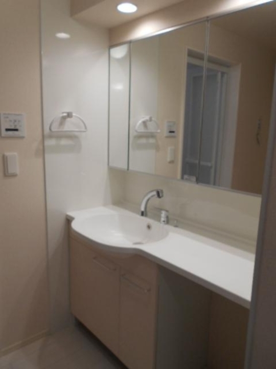 シャワー付洗面化粧台