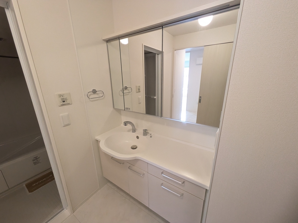 シャワー付洗面化粧台