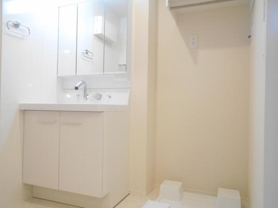 シャワー付洗面化粧台