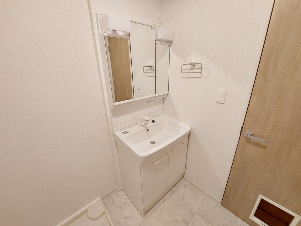 シャワー付洗面化粧台