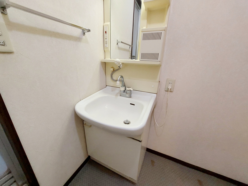 シャワー付洗面化粧台
