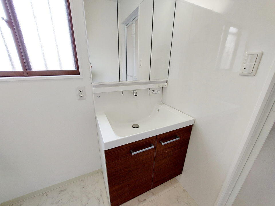 シャワー付洗面化粧台